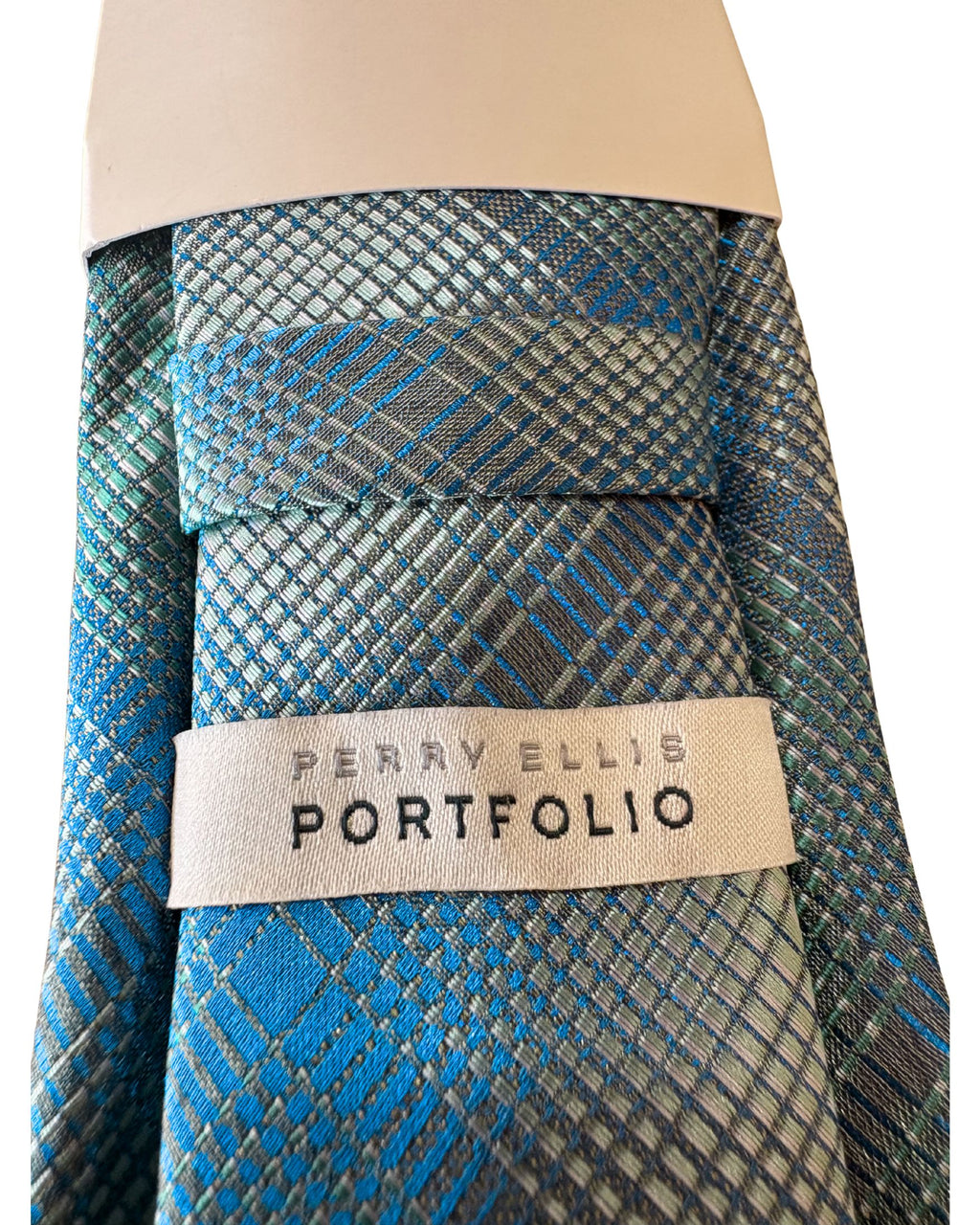 Set Corbata Azul Degradé con Pañuelo PERRY ELLIS – Patrón Cuadriculado Elegante