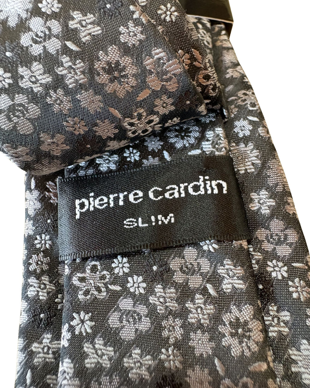 Corbata PIERRE CARDIN Negra Slim con Diseño Floral Gris + Pañuelo – Edición Formal Exclusiva