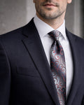 Corbata VAN HEUSEN Gris Plata con Diseño Paisley Rojo – Estilo Formal Ejecutivo